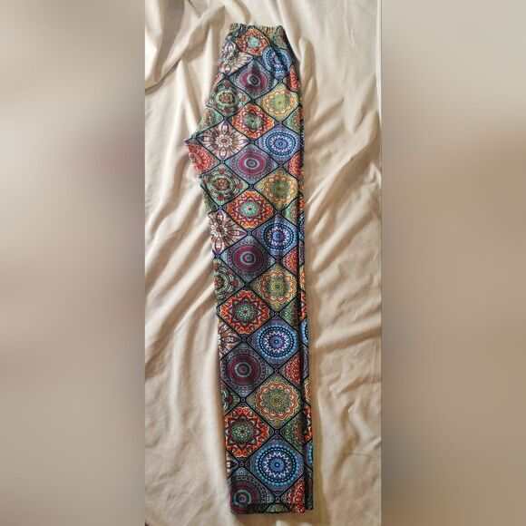 SWEET CHEEKS Bodacious Kaleidoscope LEGGINGS. O/S - Picture 3 of 6